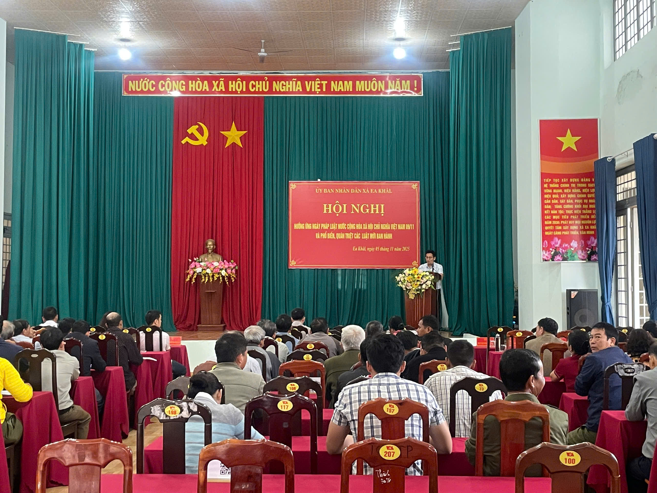 Uỷ ban nhân dân xã Ea Khăl tổ chức Hội nghị hưởng ứng Ngày Pháp luật nước Cộng hòa xã hội chủ nghĩa Việt Nam năm 2025 và tuyên truyền, phổ biến pháp luật trong vùng đồng bào dân tộc thiểu số và miền núi